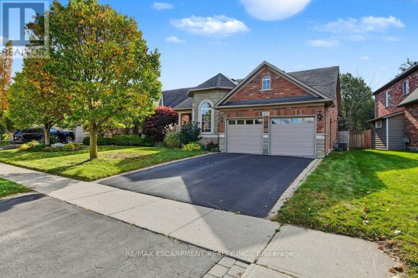 Great room - 172 Valmont Court, Hamilton, ON L9G5A1 Photo 5