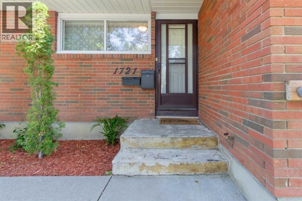 Primary Bedroom - 1721 20 Street S, Lethbridge, AB T1K2G1 Photo 4