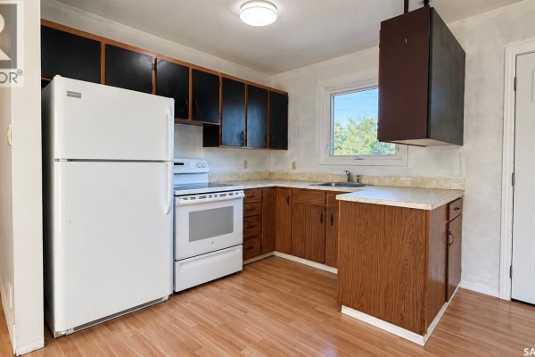 4pc Bathroom - 1721 H Avenue N, Saskatoon, SK S7L5A5 Photo 4