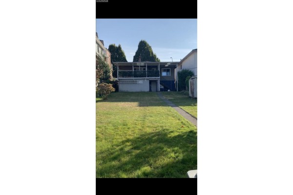 1723 E 33rd Avenue, Vancouver, BC V5N3E3 Photo 2