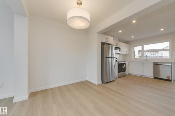 Kitchen - 17234 4 St Nw, Edmonton, AB T5Y4G5 Photo 2
