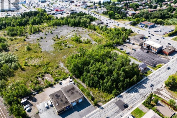 1725 Lasalle Boulevard, Sudbury, ON P3A1Z8 Photo 4