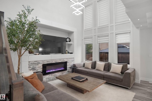 Family room - 17252 71 St Nw, Edmonton, AB T5Z0M9 Photo 4