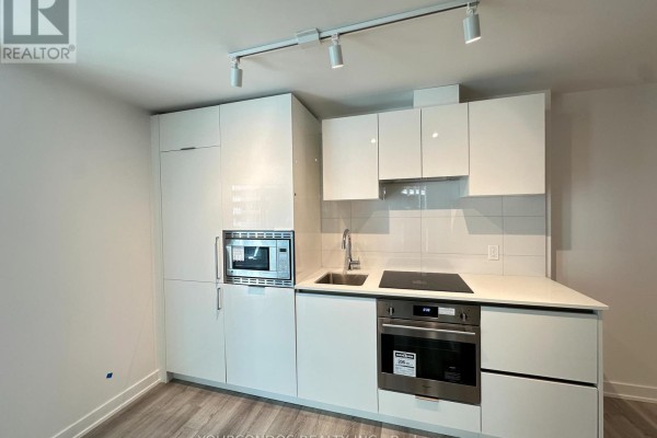 1728 - 230 Simcoe Street, Toronto, ON, photo 2