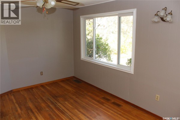 Living room - 1728 Connaught Street, Regina, SK S4T4T2 Photo 4