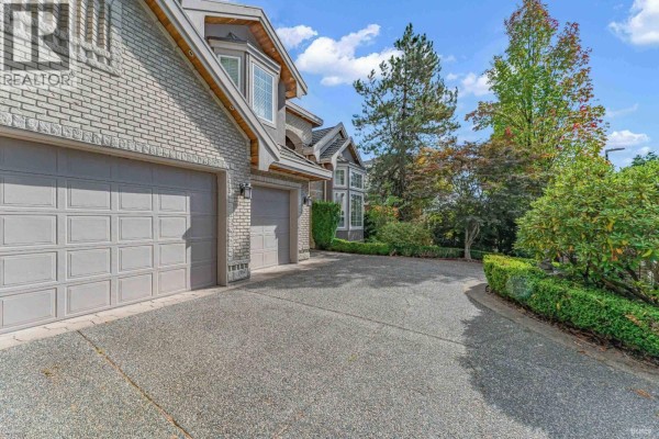 1729 Hampton Dr, Coquitlam, BC V3E3C9 Photo 4