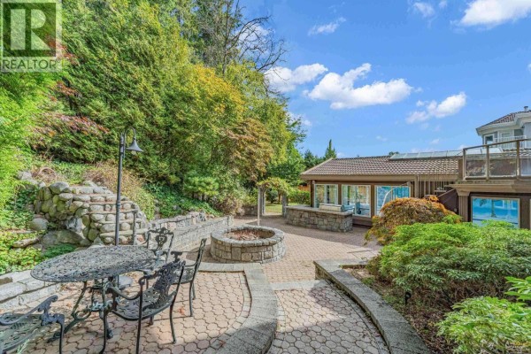 1729 Hampton Dr, Coquitlam, BC V3E3C9 Photo 5