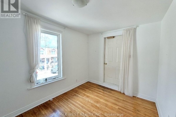 173 Lappin Avenue E, Toronto, ON M6H7Y7 Photo 3