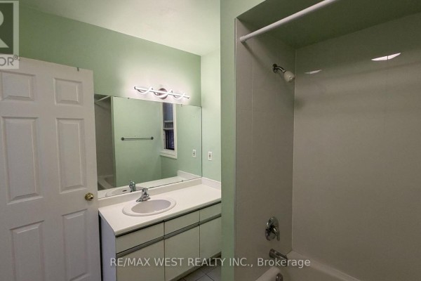 173 Lappin Avenue E, Toronto, ON M6H7Y7 Photo 5