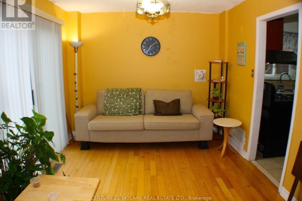 Family room - 173 Lech Walesa Drive, Mississauga, ON L5B3H1 Photo 4