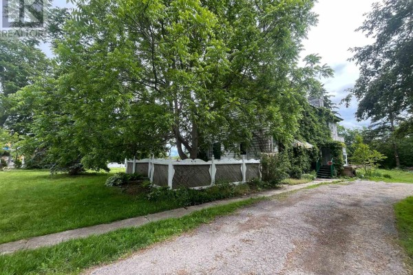 Library - 173 Lindsay Street S, Kawartha Lakes, ON K9V2N2 Photo 2