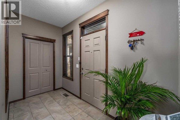 Bedroom - 173 Pantego Road Nw, Calgary, AB T3K0B8 Photo 4