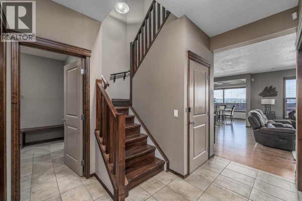 Kitchen - 173 Pantego Road Nw, Calgary, AB T3K0B8 Photo 5