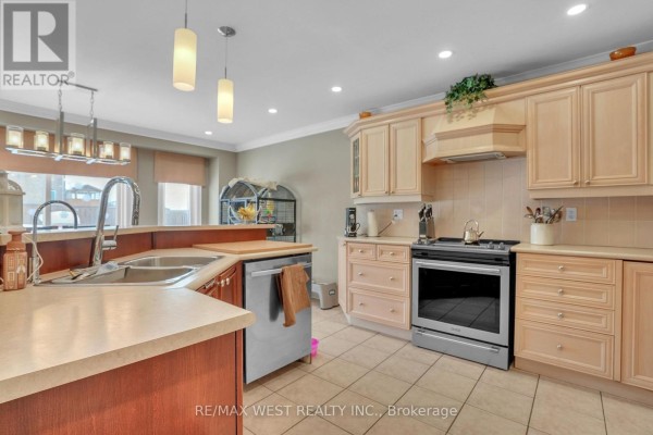 Kitchen - 173 Prince William Way, Barrie, ON L4M7G4 Photo 4