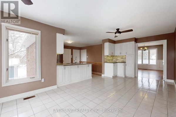 Dining room - 173 Thompson Drive, East Gwillimbury, ON L9N1E2 Photo 4