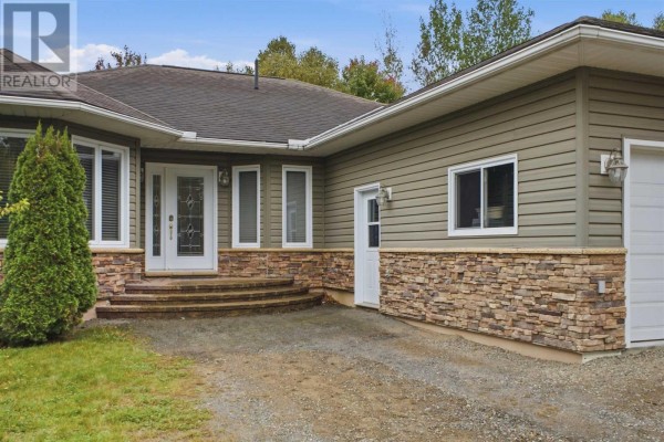 Living room - 173 Youngfox Rd, Blind River, ON P0R1B0 Photo 3