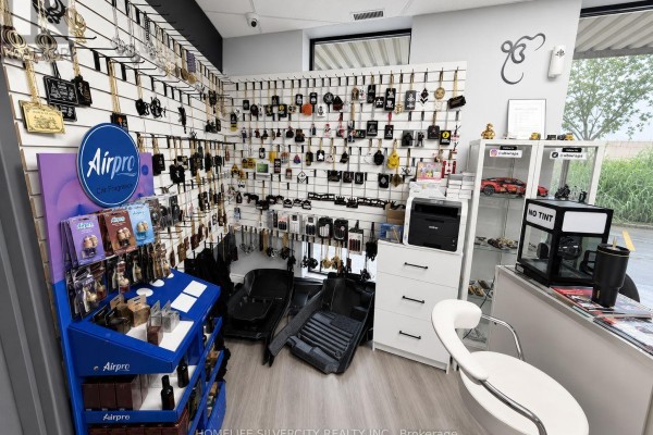 1730 Steeles Avenue E, Brampton, ON L6T1A4 Photo 4