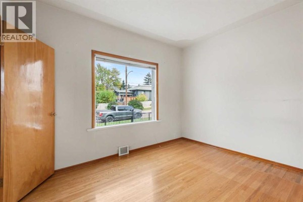 Living room - 1731 26 Avenue Se, Calgary, AB T2G1S1 Photo 3