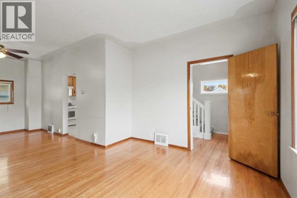 Primary Bedroom - 1731 26 Avenue Se, Calgary, AB T2G1S1 Photo 4