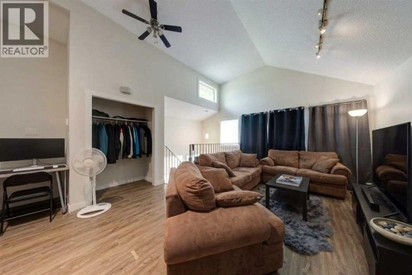 1731 St. Edwards Boulevard N, Lethbridge, AB T1H1X2 Photo 2