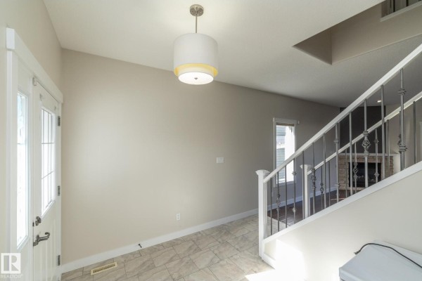 17316 5 Av Sw, Edmonton, AB T6W2A5 Photo 4