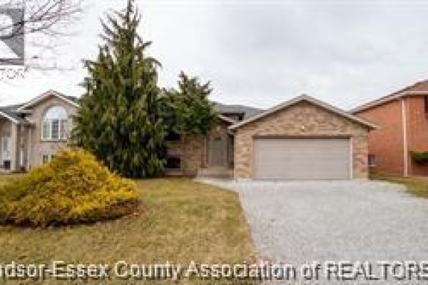 1734 Rankin, Windsor