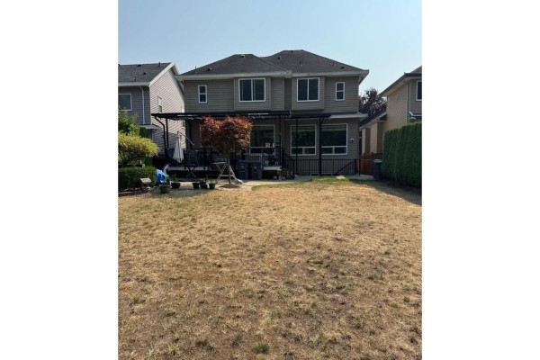 17351 64a Avenue, Surrey, BC V3S0P5 Photo 2