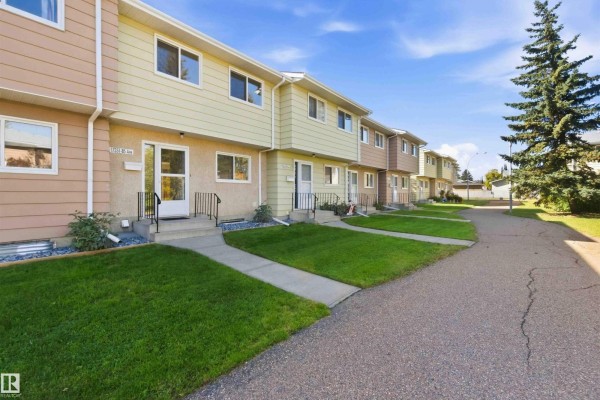 Kitchen - 17351 85 Av Nw, Edmonton, AB T5T0P7 Photo 3