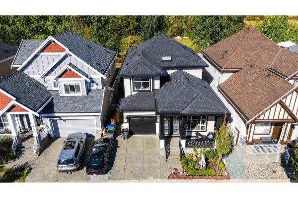 17359 64a Avenue, Surrey, BC V3S2H8 Photo 3