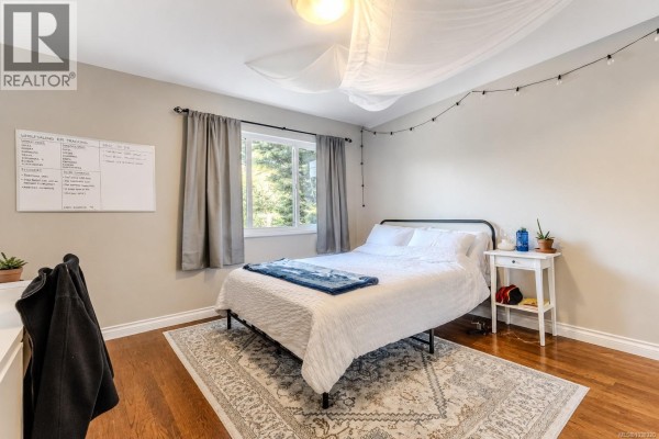 1736 Cedar Hill Cross Rd, Saanich, BC, photo 3