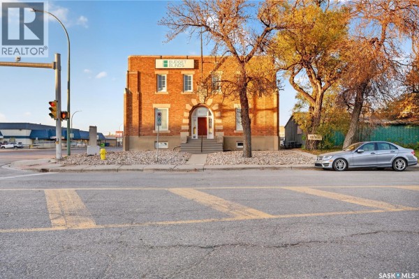 1736 Dewdney Avenue, Regina, SK S4N4X8 Photo 2