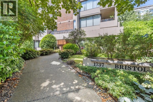 1737 Duchess Avenue, West Vancouver, BC V7V1P8 Photo 2