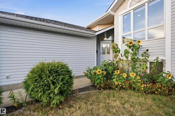 Kitchen - 1737 Kensit Pl Nw, Edmonton, AB T6L6X6 Photo 3