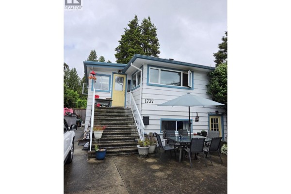 1737 Larson Road, North Vancouver, BC V7M2Z4 Photo 2
