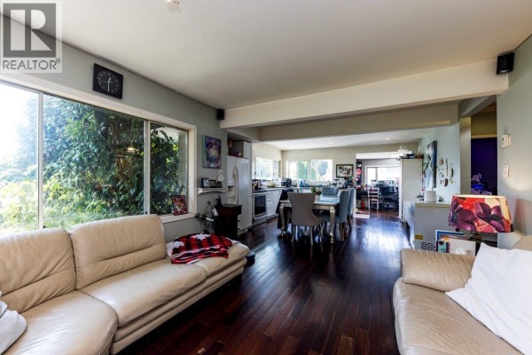 1737 Larson Road, North Vancouver, BC V7M2Z4 Photo 4