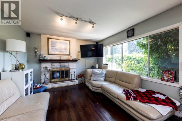 1737 Larson Road, North Vancouver, BC V7M2Z4 Photo 5