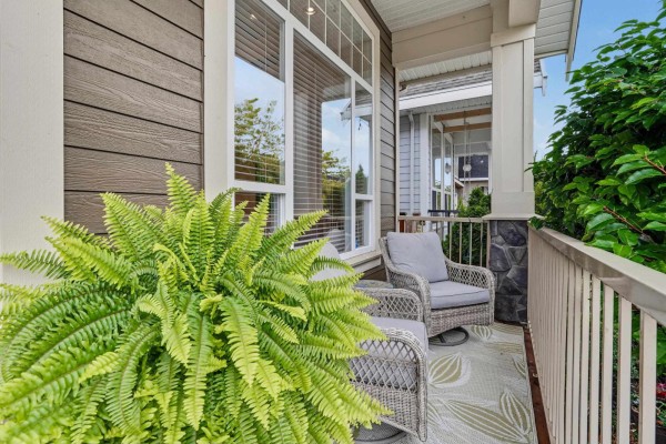 17384 3 Avenue, Surrey, BC V3Z2N7 Photo 2