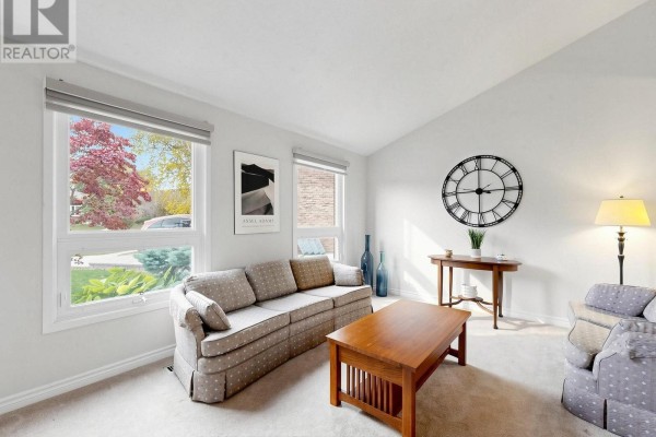 Family room - 1739 Ada Court, Pickering, ON L1V2Y9 Photo 5