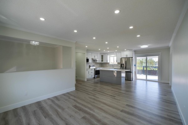 17396 62a Avenue, Surrey, BC V3S5J1 Photo 3