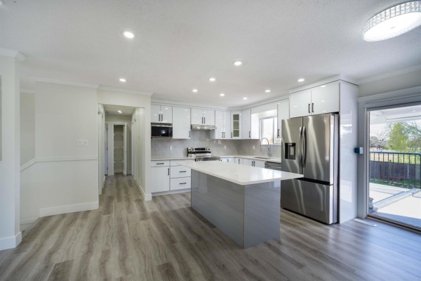 17396 62a Avenue, Surrey, BC V3S5J1 Photo 5