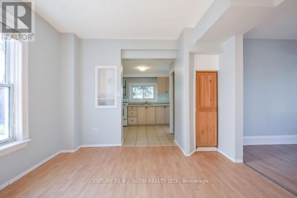 Living room - 174 Barrie Road, Orillia, ON L3V2R2 Photo 5