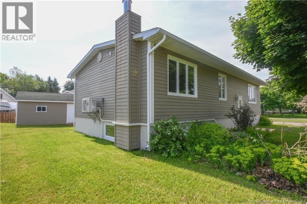 Family room - 174 Bellefeuille Street, Shippagan, NB E8S1G7 Photo 4