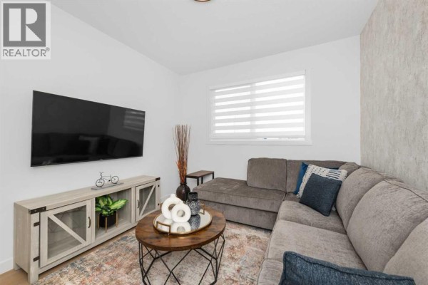 Kitchen - 174 Heritage Circle, Cochrane, AB T4C3M9 Photo 4