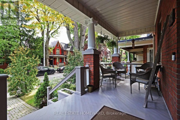 Living room - 174 Heward Avenue, Toronto, ON M4M2T7 Photo 3
