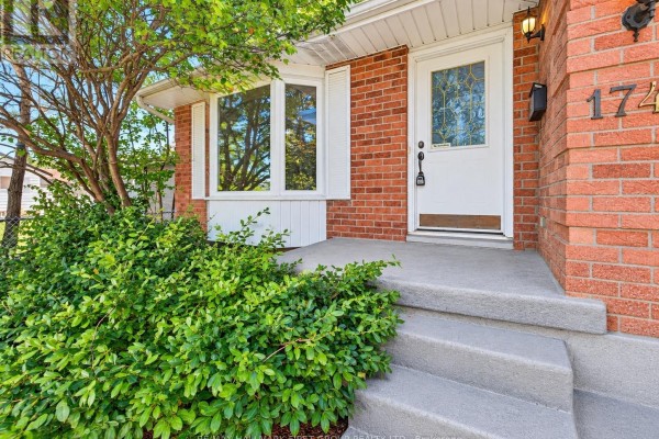 174 Highview Avenue E, London South, ON N6C5G7 Photo 2