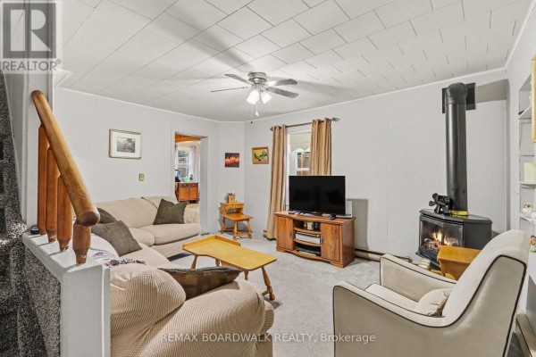 Mud room - 174 Munro Street, Carleton Place, ON K7C1H1 Photo 5