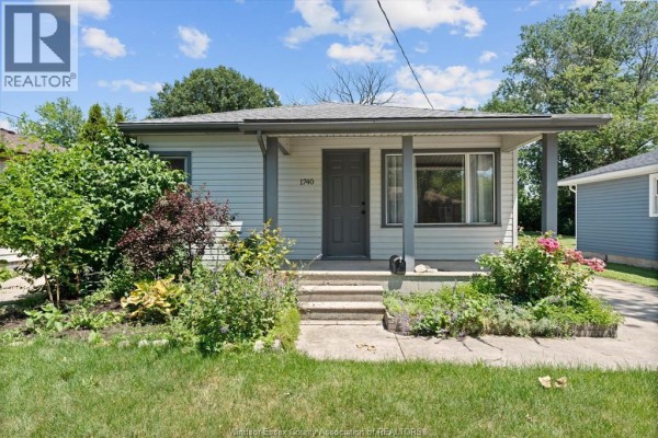 Family room/Fireplace - 1740 Jefferson, Windsor, ON N8T2V7 Photo 3
