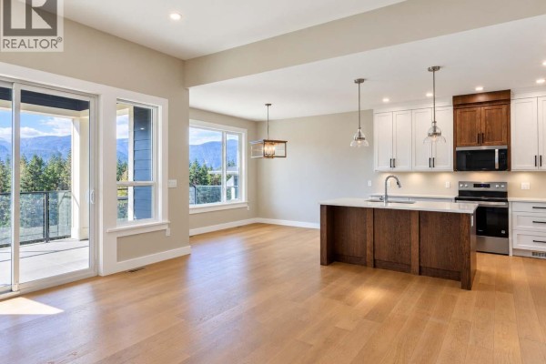 Dining room - 1741 9th Street Se, Salmon Arm, BC V1E0G9 Photo 3
