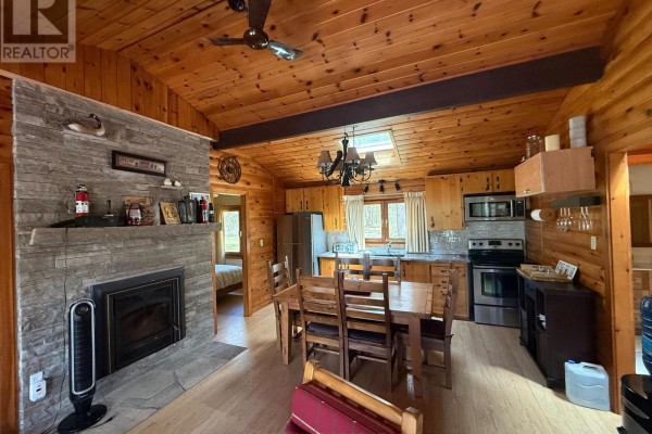 Kitchen - 1743 North Muldrew Lake Road, Gravenhurst), ON P1P1R2 Photo 2