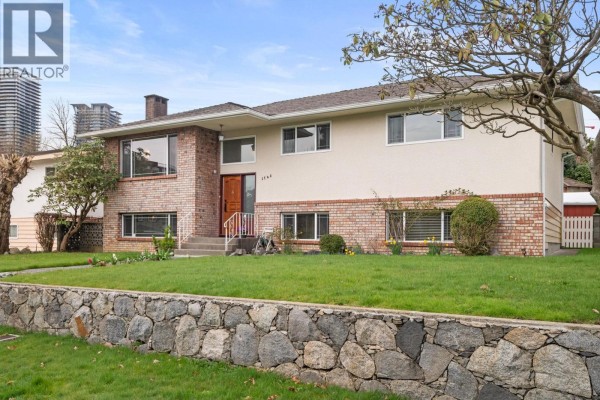 1743 Taralawn Court, Burnaby, BC V5B3H4 Photo 2